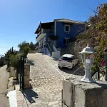 아파트 Assos Blue House